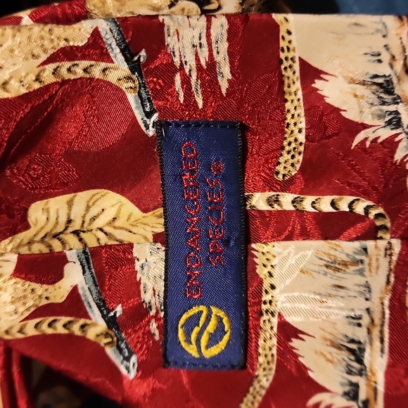 Endangered Species Big Cats Print Tie - Picture 3 of 3